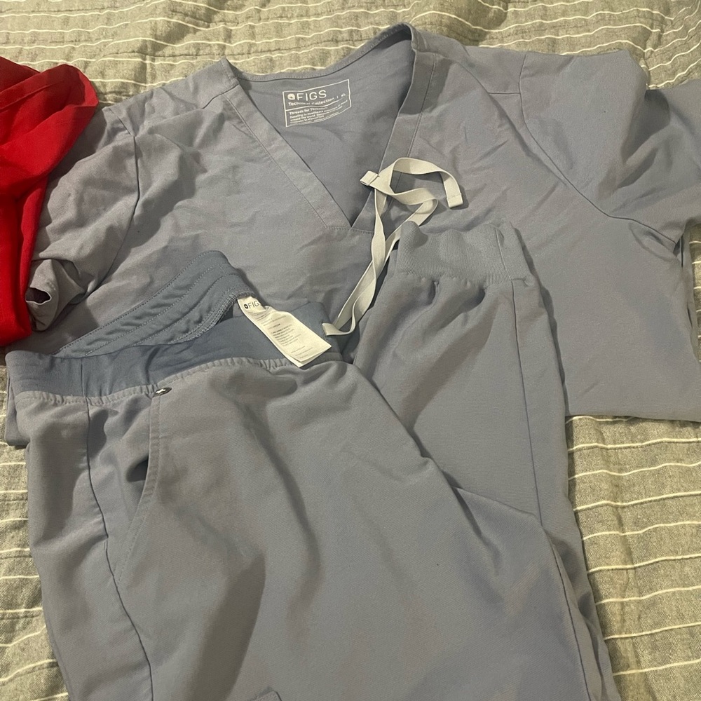 Figs scrubs. XL TOP AND BOTTOMS. Vapor blue